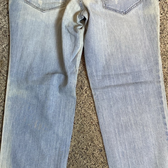 Eddie Bauer Boyfriend Distressed Mid Rise Random Fading Light Blue Jeans 6 NWOT - Picture 7 of 14